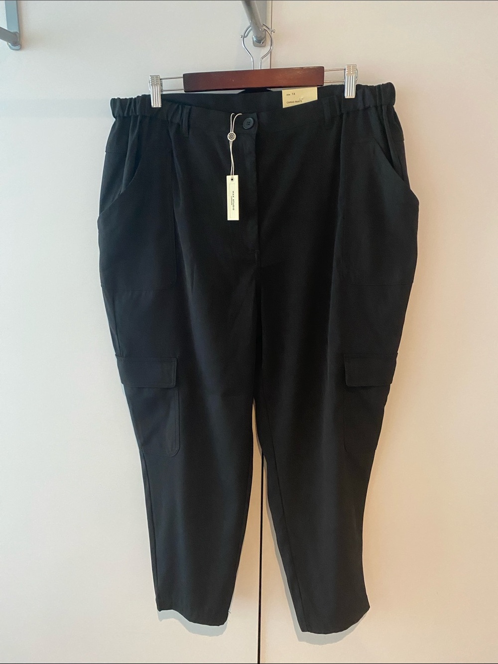 Max Studio Black Cropped Cargo Pants